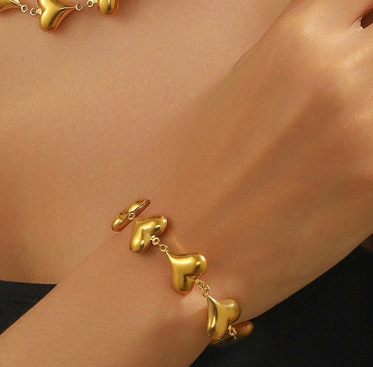 Loop of Love Gold Bracelet